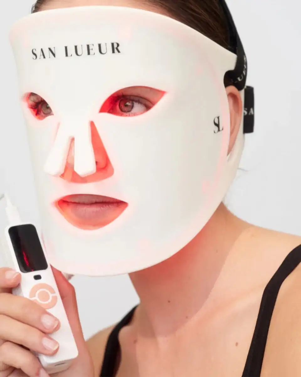 gallery_SAN-LUEUR-Advanced-LED-Light-Therapy-Facial-Mask-795-960x1200