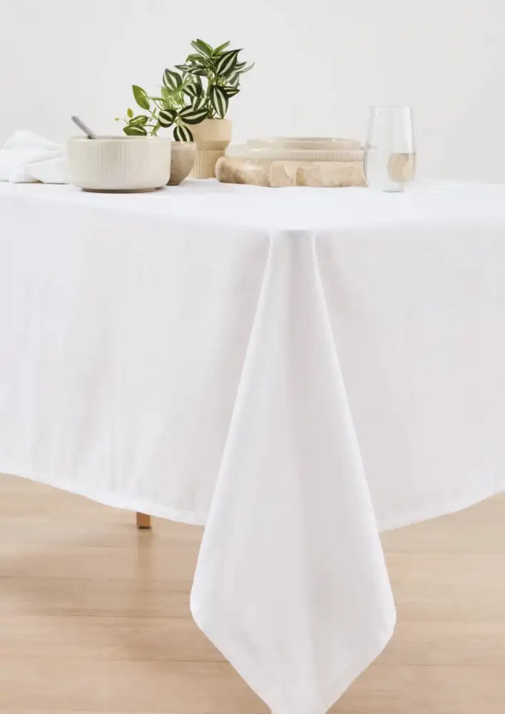 Target Anko Extra Large White Linen Look Tablecloth $18