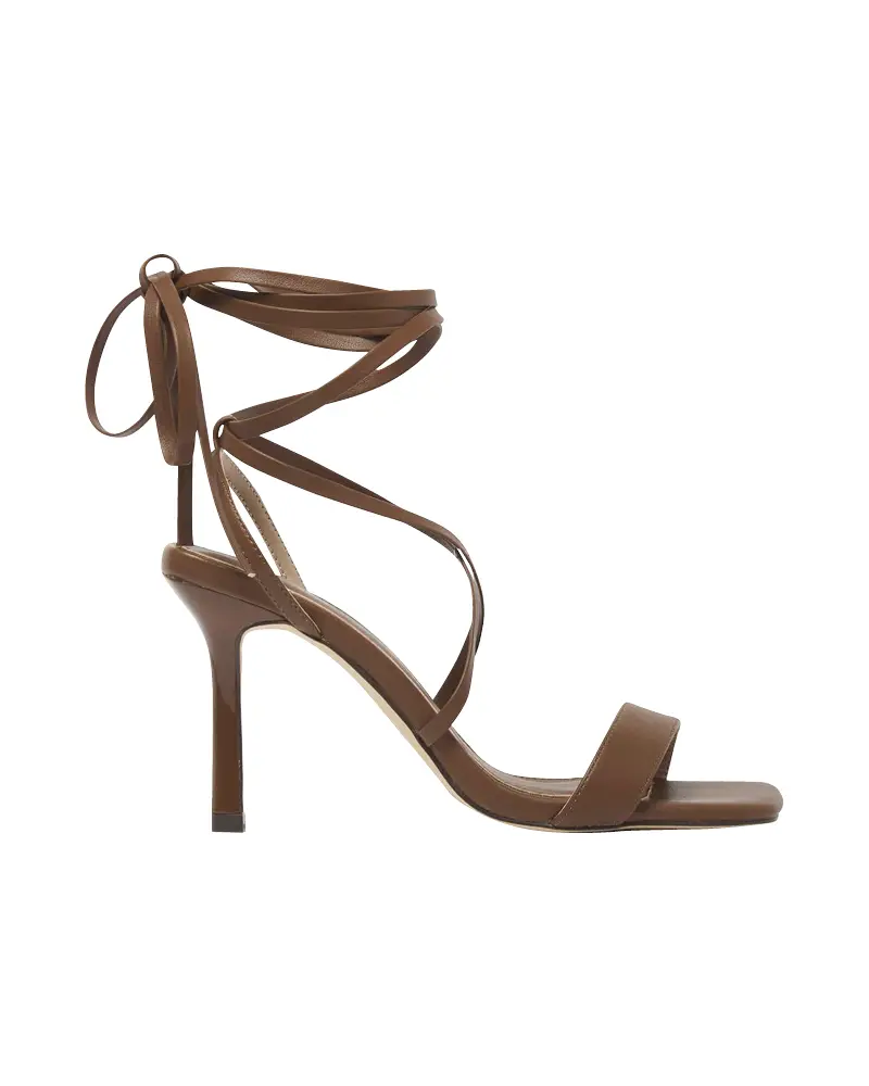 0221_Strappy-Heels_800x1000_8