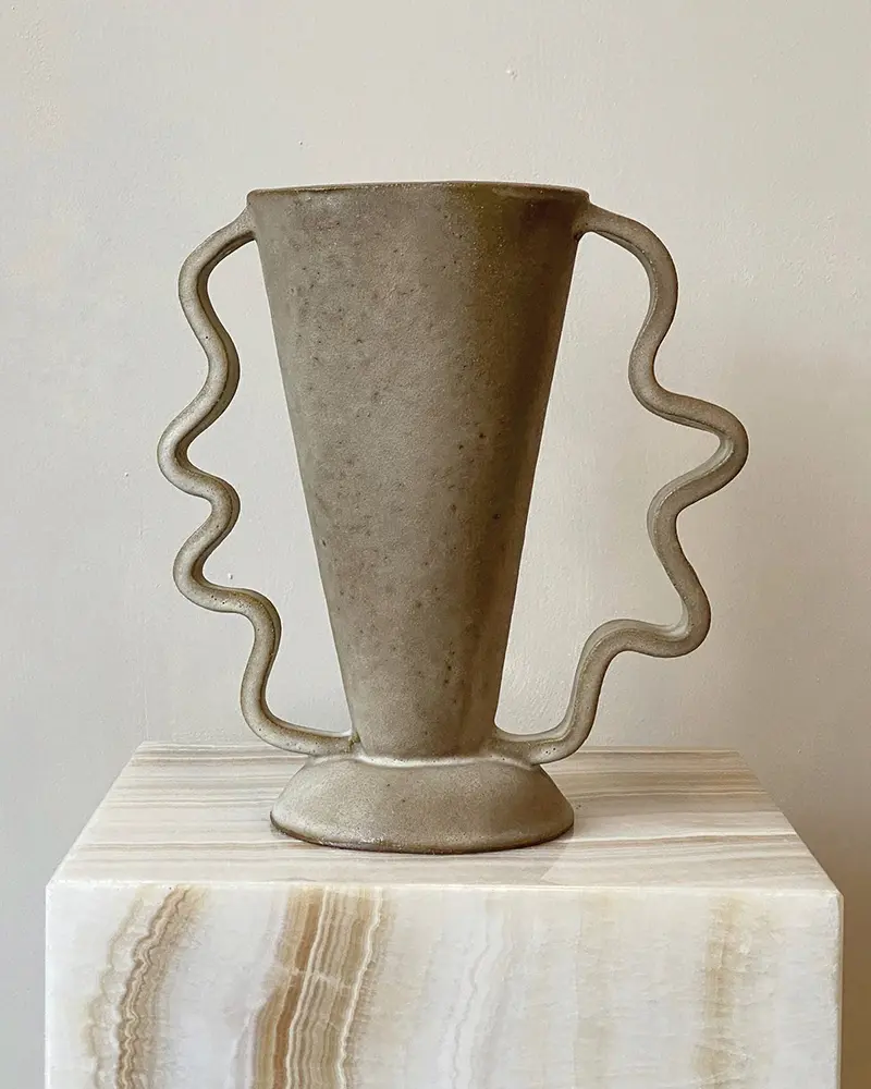 0821_Casa_En-Gold-Stretch-Vase-500